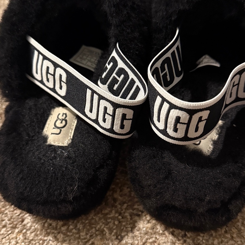 UGG Slipppers - Picture 3 of 4